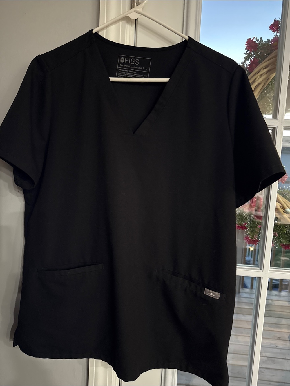 Figs Women's Black V-Neck Scrub Top